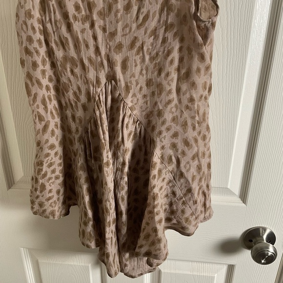 Women Leopard Print Sleeveless Blouse size medium - Picture 7 of 10